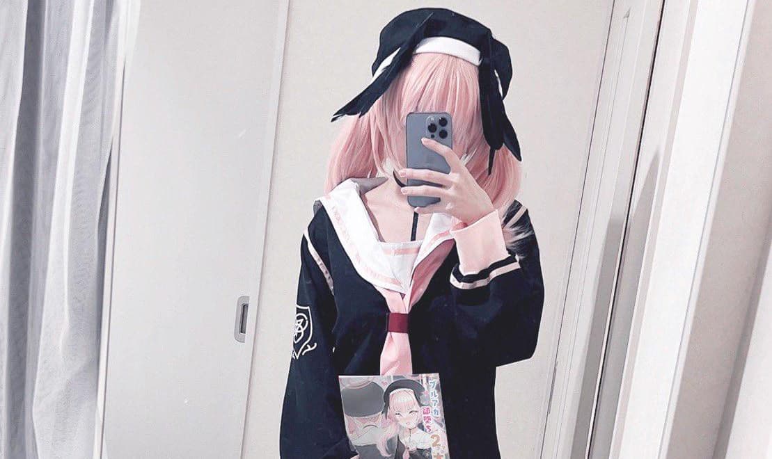 Seorang Artist Hntai yang lucu jatuh cinta pada penggemarnya