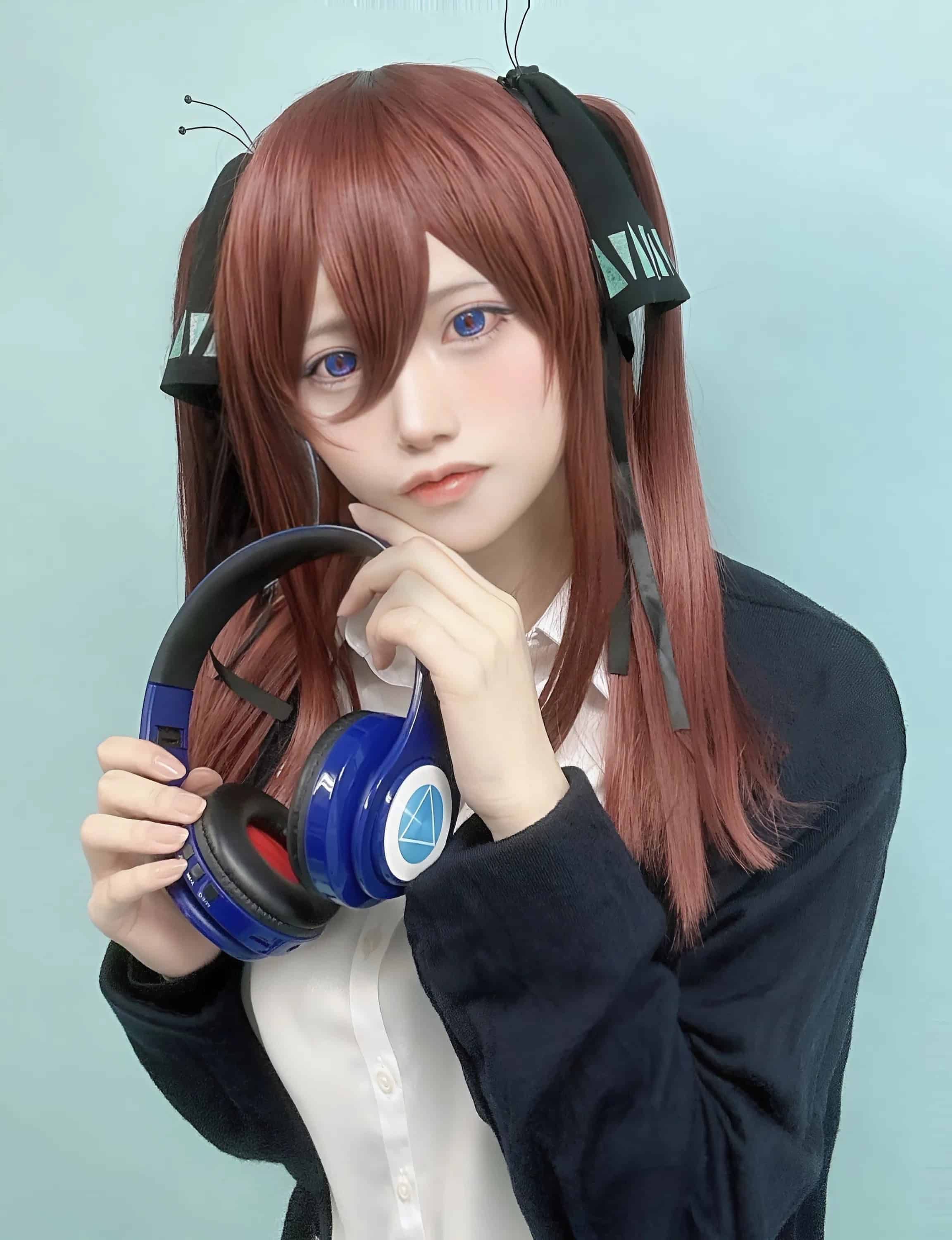 Akari Akase sebagai Miku