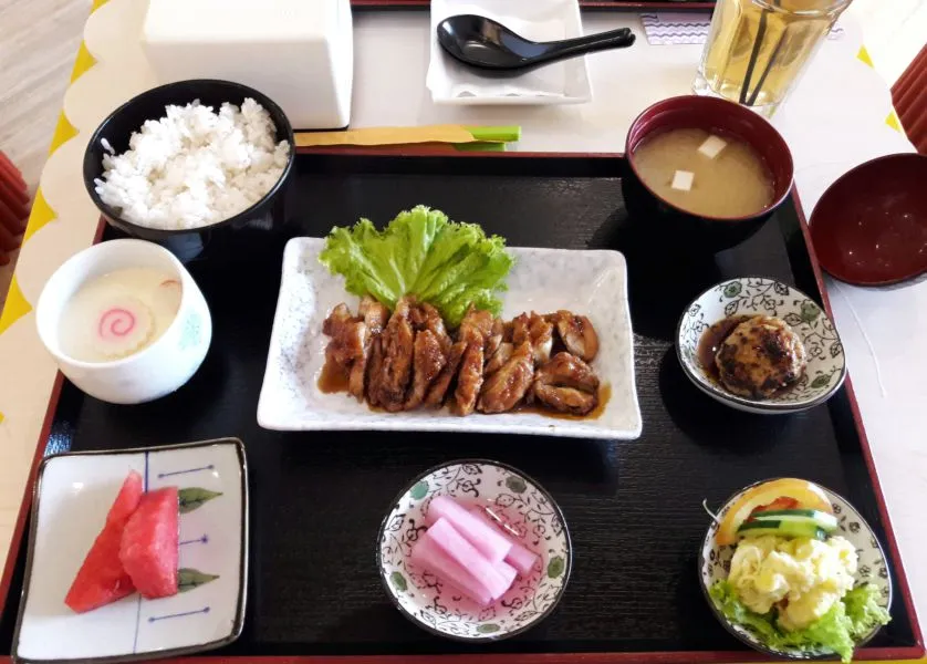 via assets-pergikuliner.com