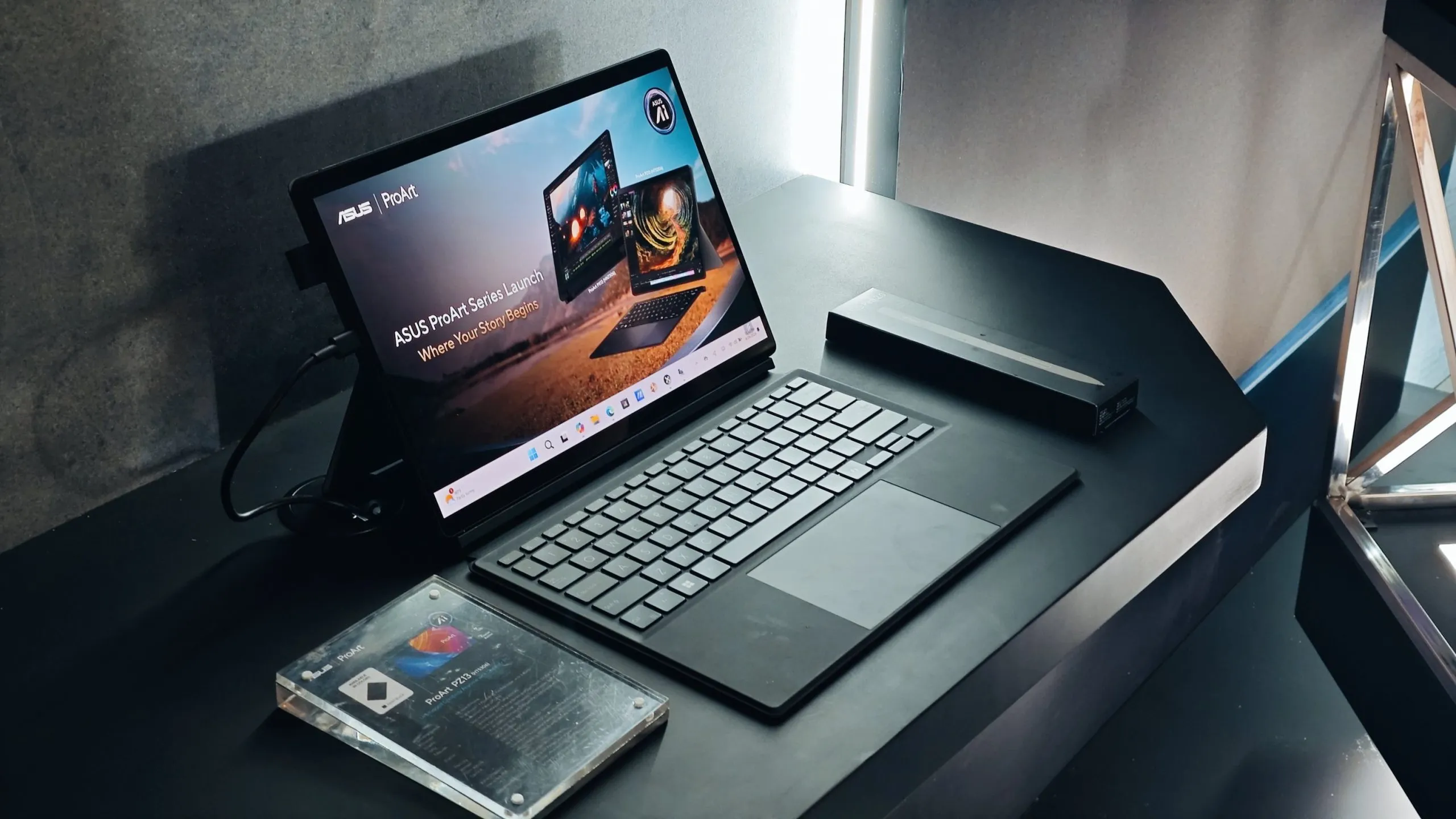 ProArt PZ13, Laptop Detachable Tipis yang IP52 dan Tahan Uji Militer