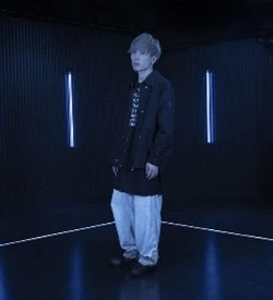 Hachioji-P Often referred to as a “prince of the Vocaloid scene,” he produces Vocaloid tracks characterized by electronic sounds rooted in dance music. In addition to his own releases, he is also active in producing and writing songs for vocalists. His notable works include “Kimagure Mercy” and “Gimme×Gimme.”