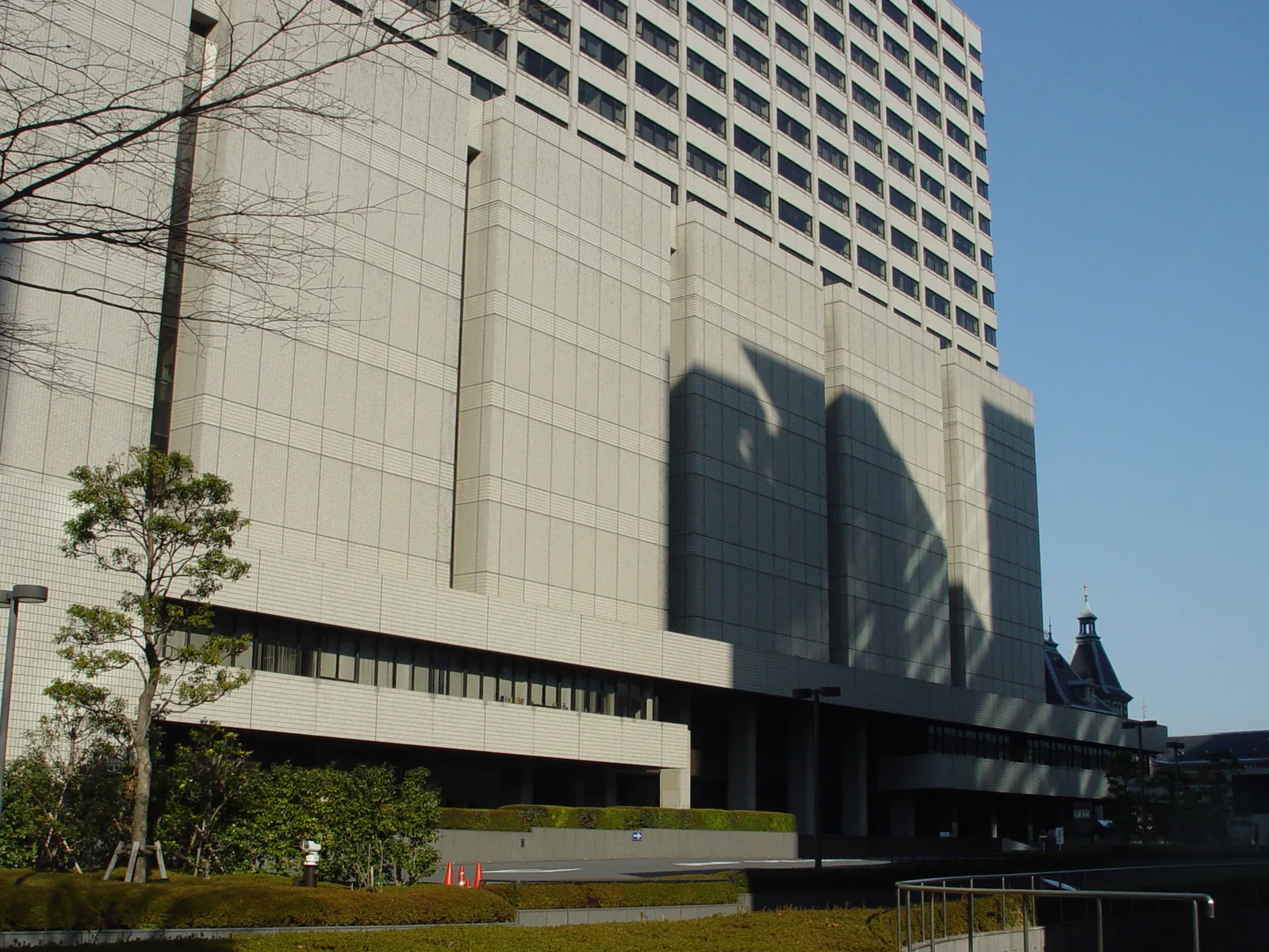 Gedung Pengadilan Tinggi dan Pengadilan Distrik Tokyo di Kasumigaseki - Foto: っ via Wikimedia Commons (CC BY-SA 3.0)