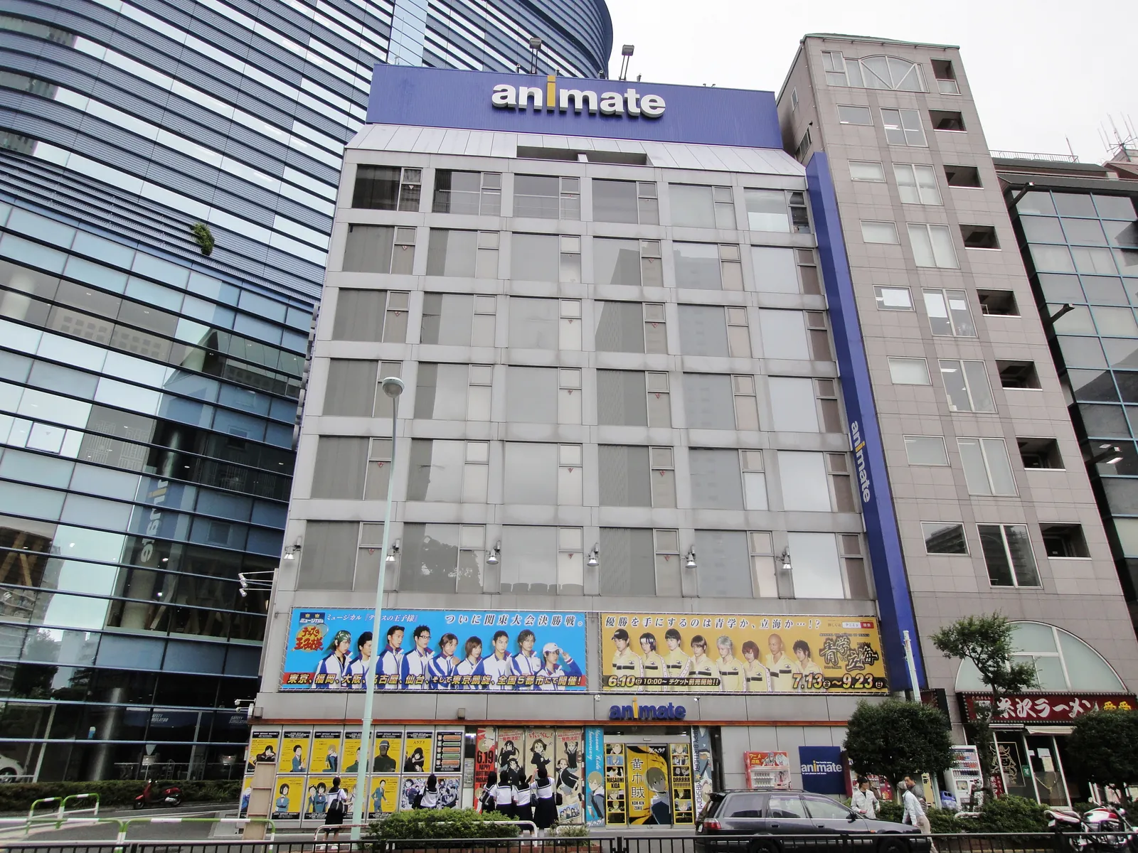 Toko Animate Ikebukuro, salah satu surga belanja merch anime di Tokyo - Foto: Dick Thomas Johnson via Wikimedia Commons (CC…